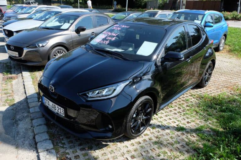 Mazda 2 Hybrid 2024 5HB 1.5L VVT-i 116 PS e-CVT FWD HOMURA – Außenansicht