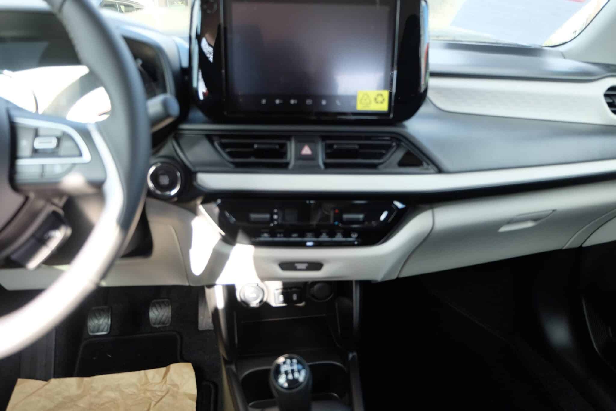 Suzuki Swift 1.2 COMFORT HYBRID – Fahrzeugbild 24