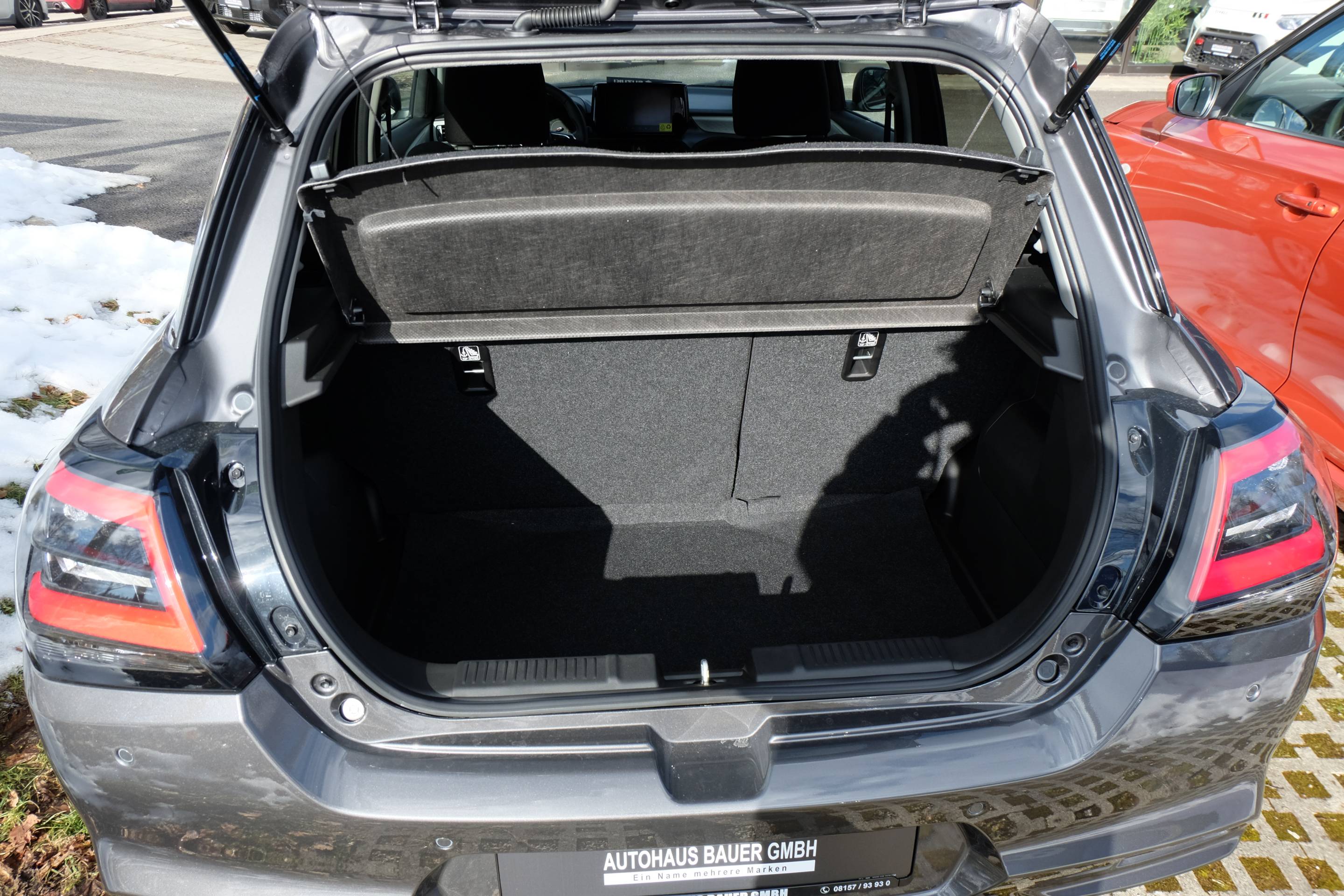 Suzuki Swift 1.2 COMFORT HYBRID – Fahrzeugbild 28