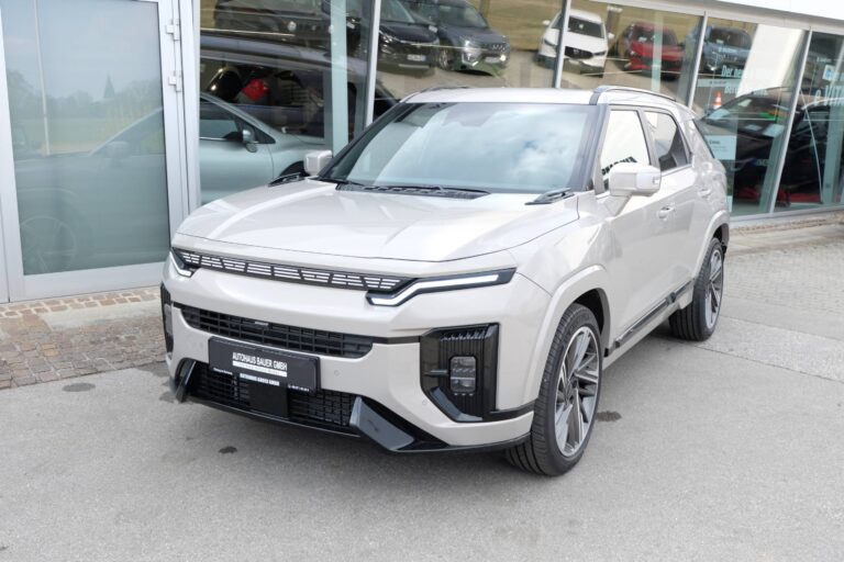 KGM ACTYON HYBRID LUX + SCHIEBEDACH – Außenansicht